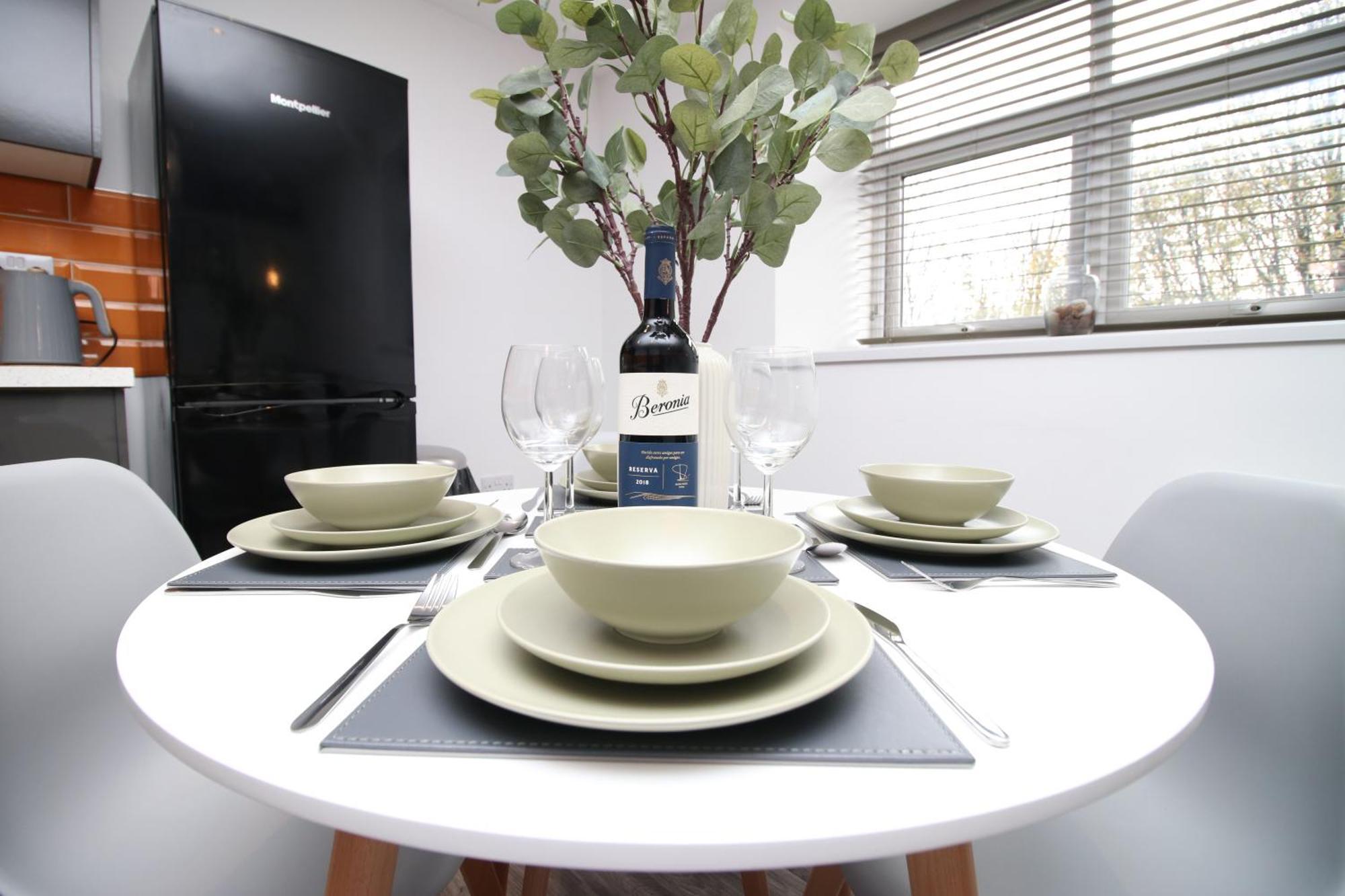 Fully Equipped Kitchen, Parking, City Centre سوانسي المظهر الخارجي الصورة