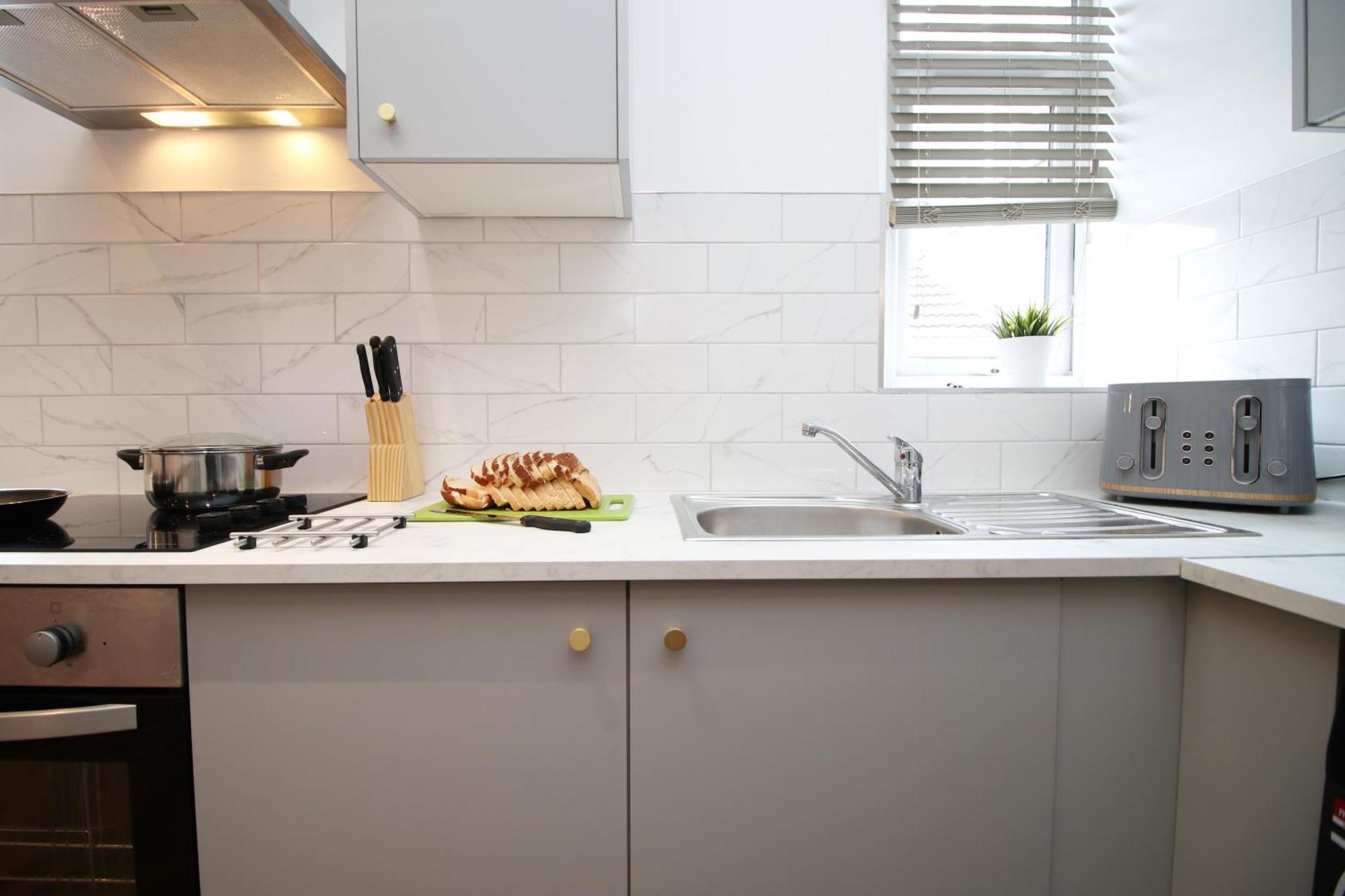 Fully Equipped Kitchen, Parking, City Centre سوانسي المظهر الخارجي الصورة