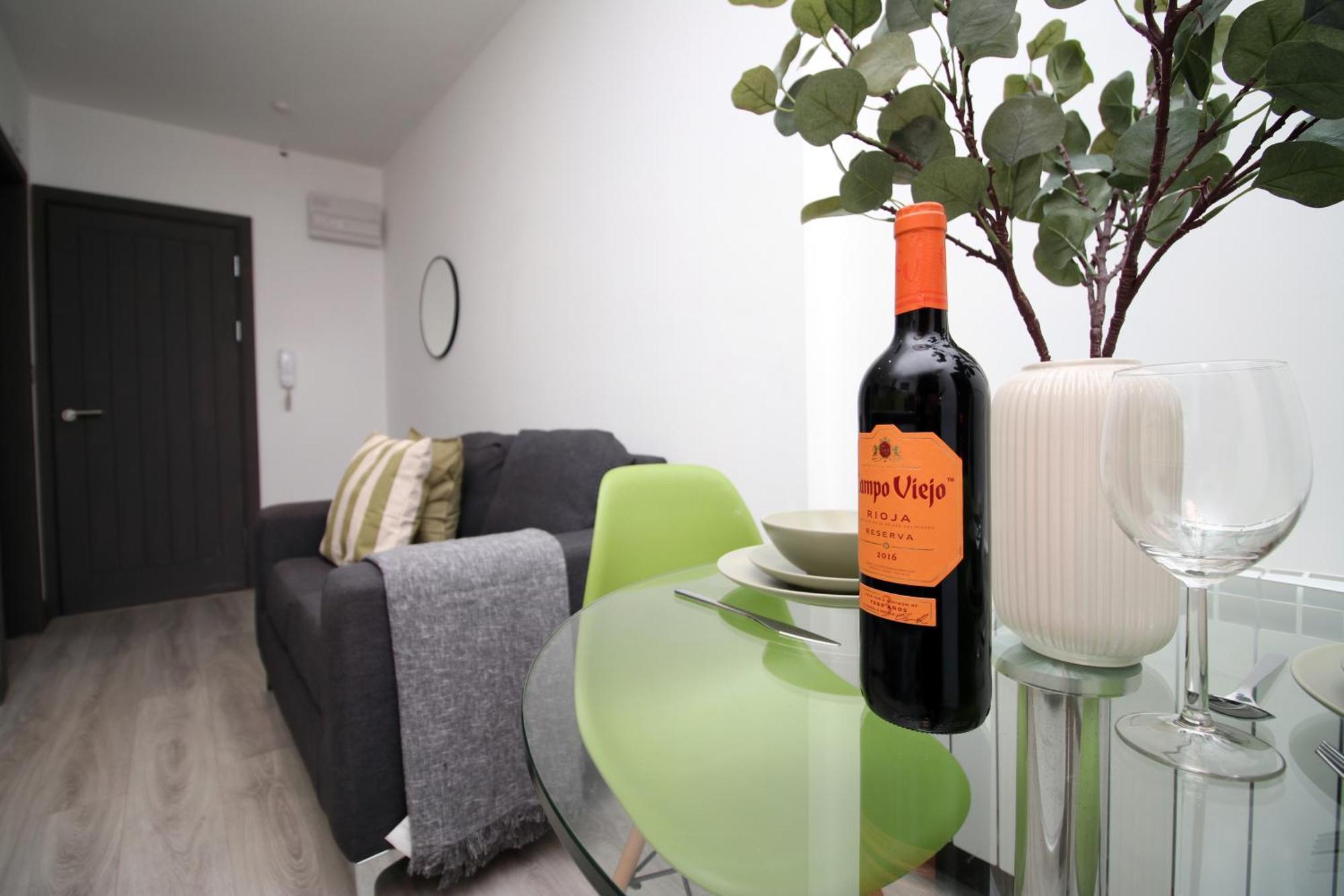 Fully Equipped Kitchen, Parking, City Centre سوانسي المظهر الخارجي الصورة