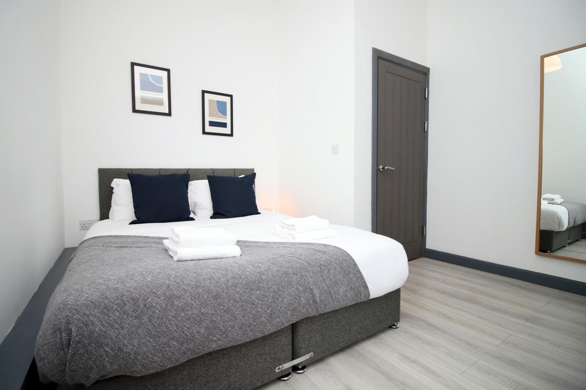 Fully Equipped Kitchen, Parking, City Centre سوانسي المظهر الخارجي الصورة