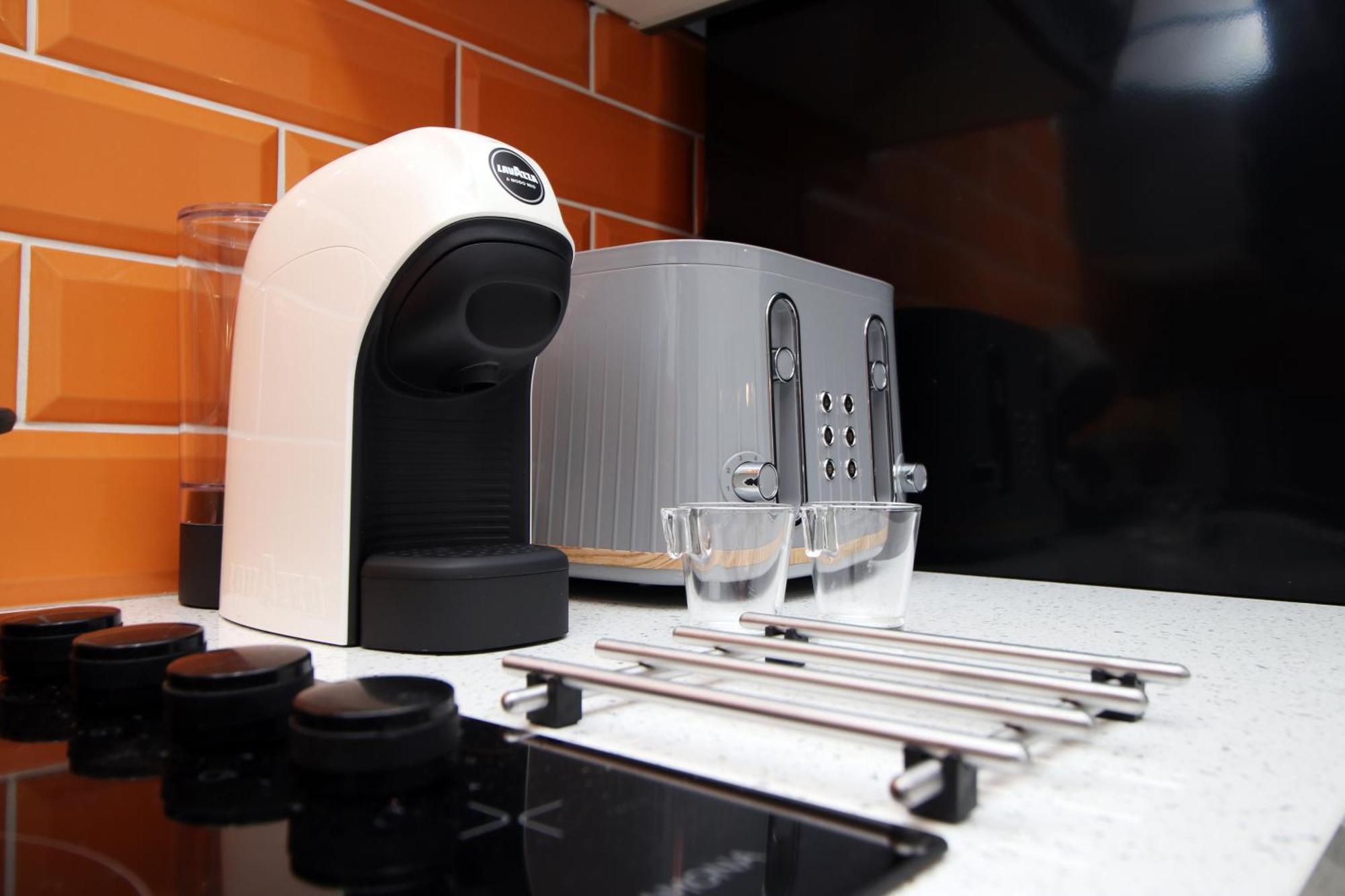 Fully Equipped Kitchen, Parking, City Centre سوانسي المظهر الخارجي الصورة