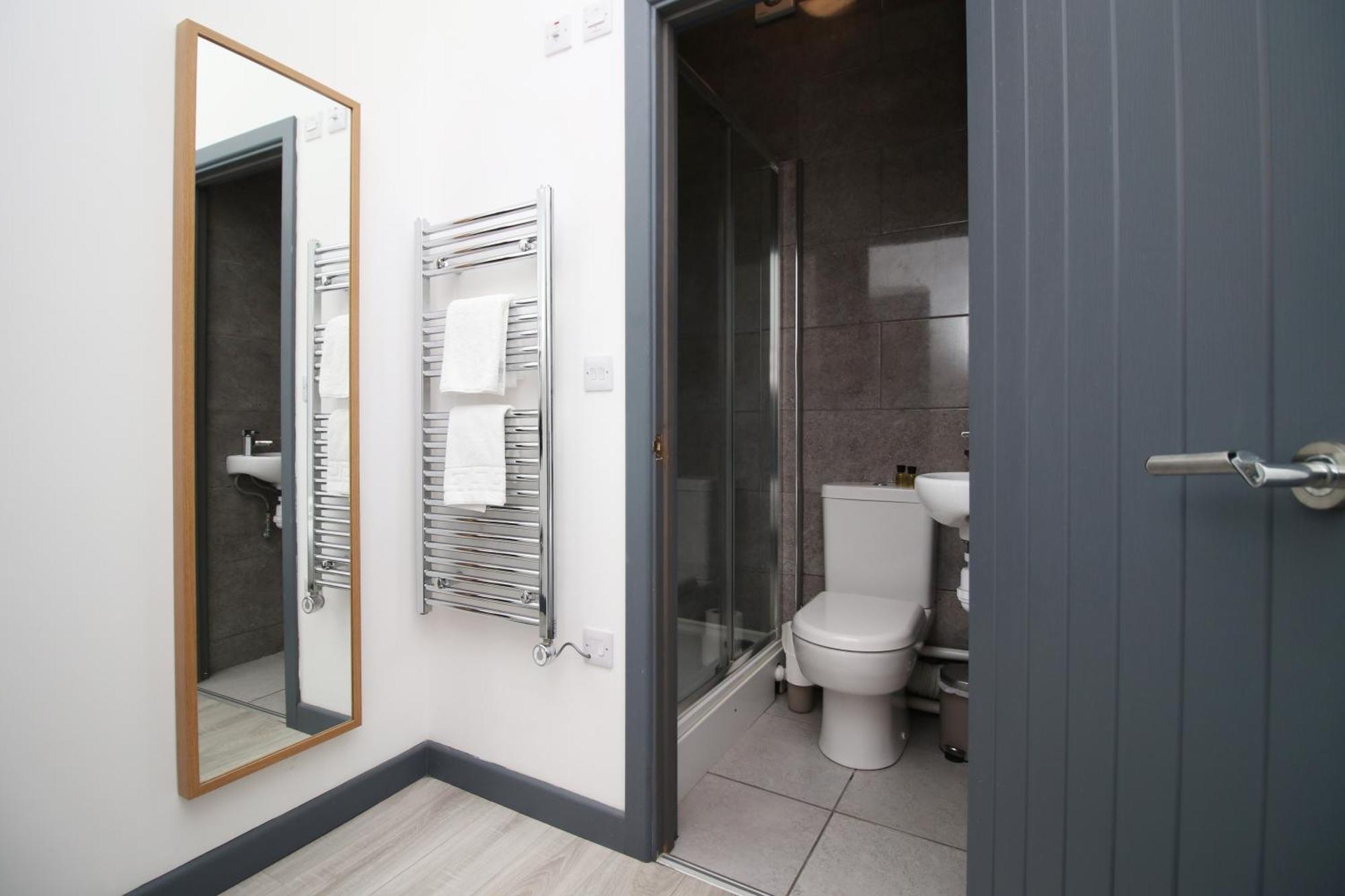Fully Equipped Kitchen, Parking, City Centre سوانسي المظهر الخارجي الصورة