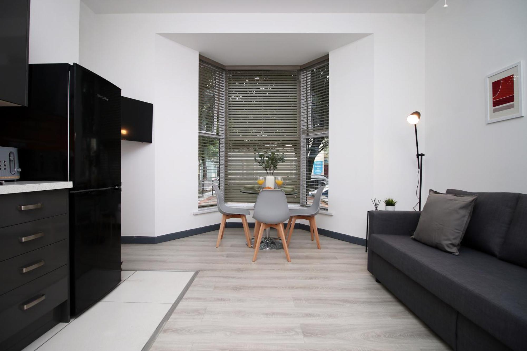 Fully Equipped Kitchen, Parking, City Centre سوانسي المظهر الخارجي الصورة