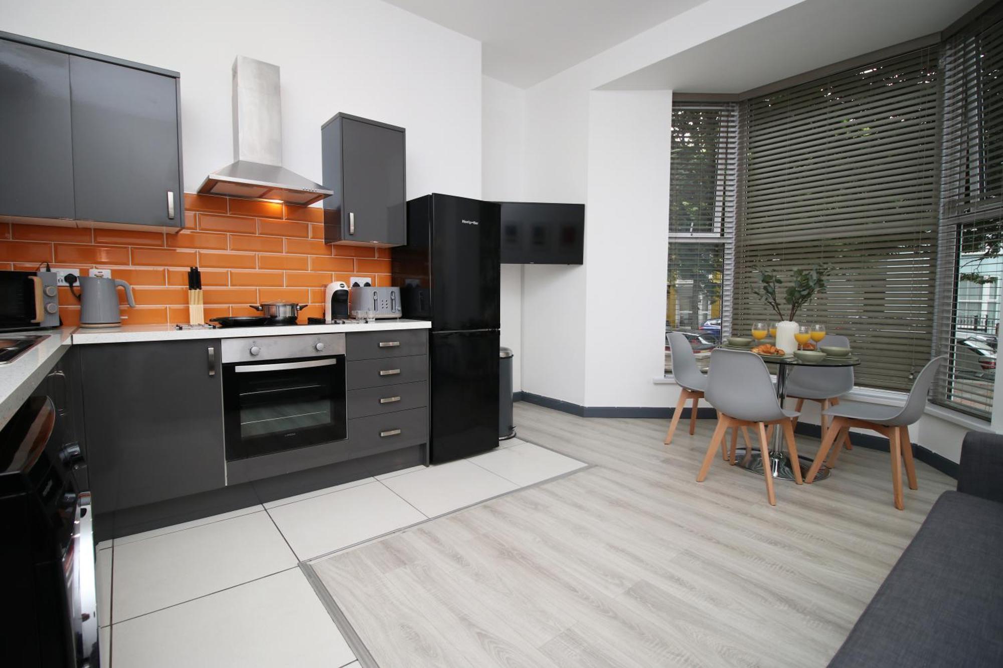 Fully Equipped Kitchen, Parking, City Centre سوانسي المظهر الخارجي الصورة